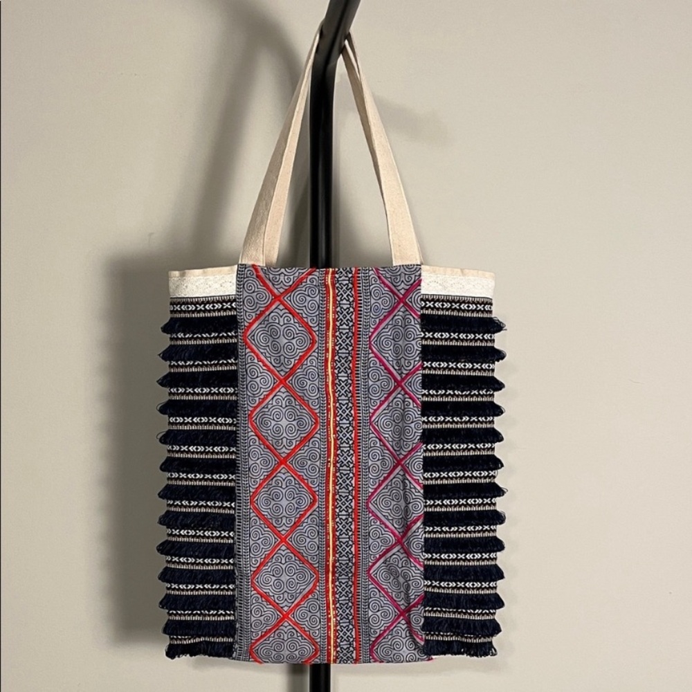 🍀5 for $25🍀Boho Handcrafted Vibrant Geometric Fringe Tote Zip Closure & Pocket